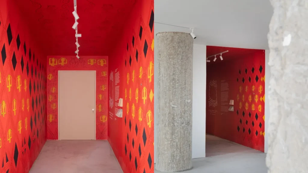 Ambiente interno inspirado no Edifício Itália com instalação artística e visitantes em espaço cultural contemporâneo